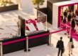 Illustrazione concettuale con biglietti e badge all’ingresso di una fiera